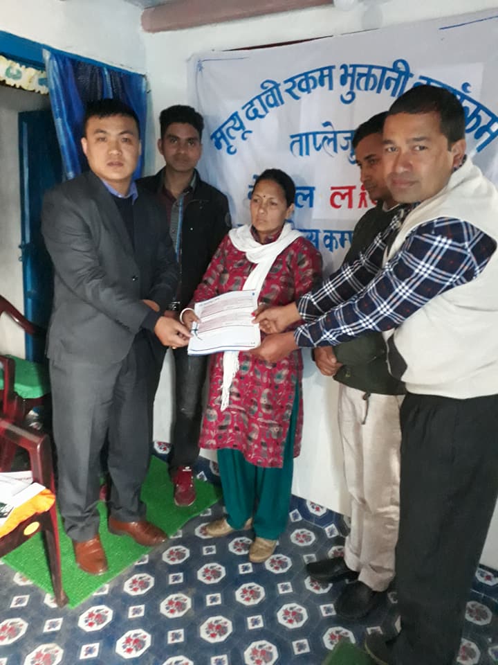 नेपाल लाइफ इन्स्योरेन्सद्धारा तप्लेजुङ्गका पराजुली परिवारलाई १२ लाख ८१ हजार मृत्यु दावी रकम प्रदान