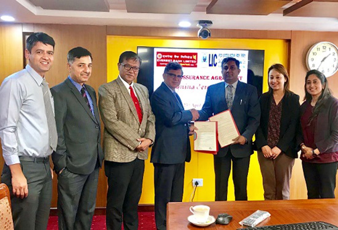 एलआईसी नेपाल र एभरेष्ट बैंकबीच बैंकास्योरेन्स सम्झौता