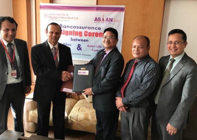 एशियन लाईफ र महालक्ष्मी विकासबीच बैंकासुरेन्स सम्झौता, बिमाको पहुँच बढ्ने बिश्वाश