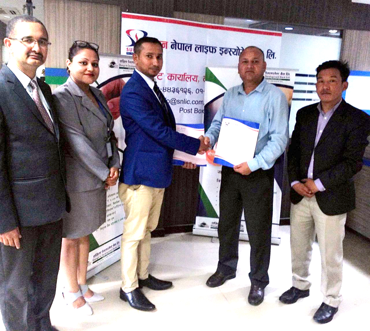 सन नेपाल लाईफ र संग्रिला डेभलपमेन्ट बैंक बीच बैंकास्योरेन्स सम्झौता