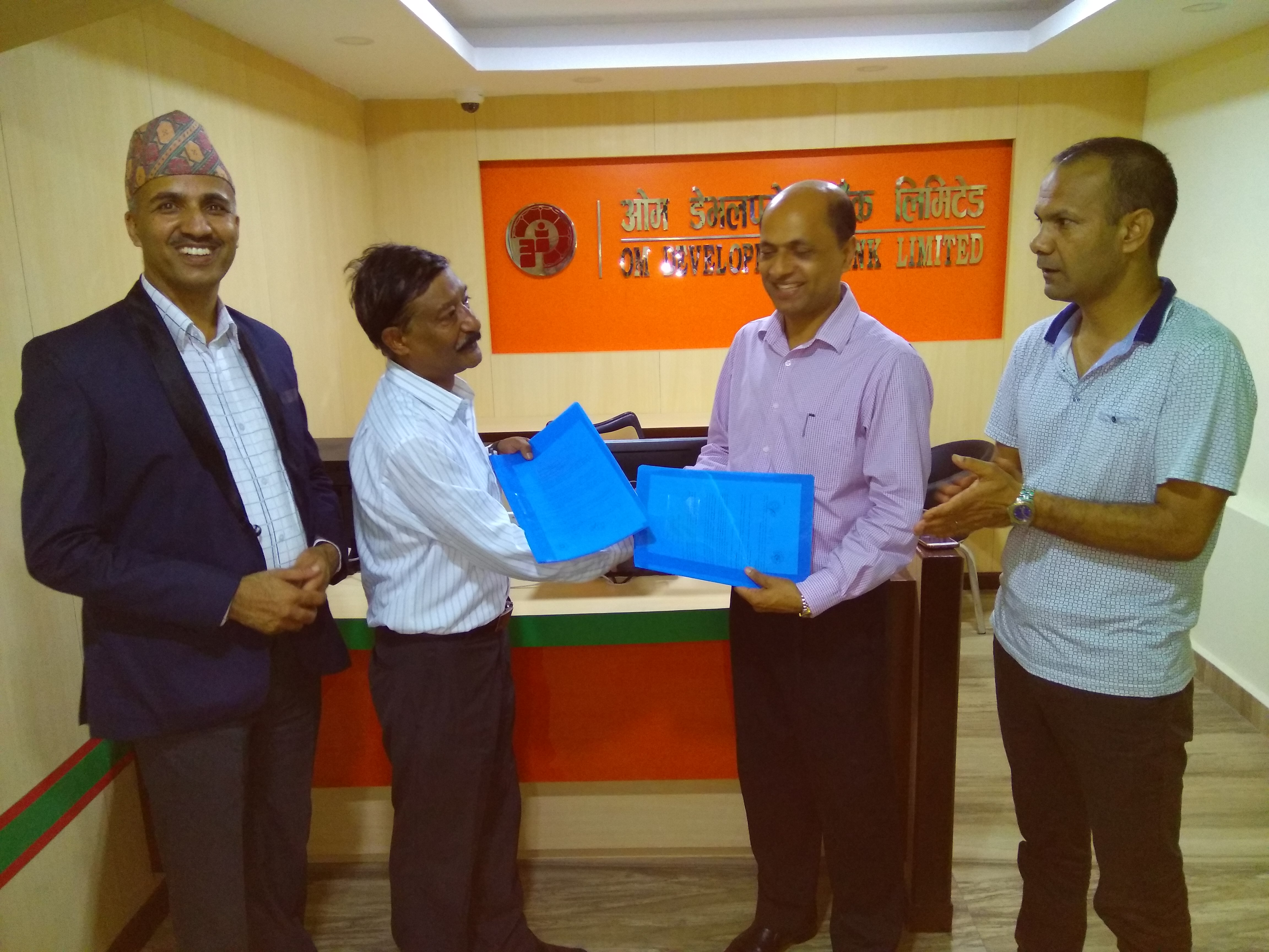 रास्ट्रिय बीमा कम्पनीले गर्यो ओम डेभलपमेण्ट बैंक र पोखरा बिश्वबिध्यालय संग फरक फरक सहमति