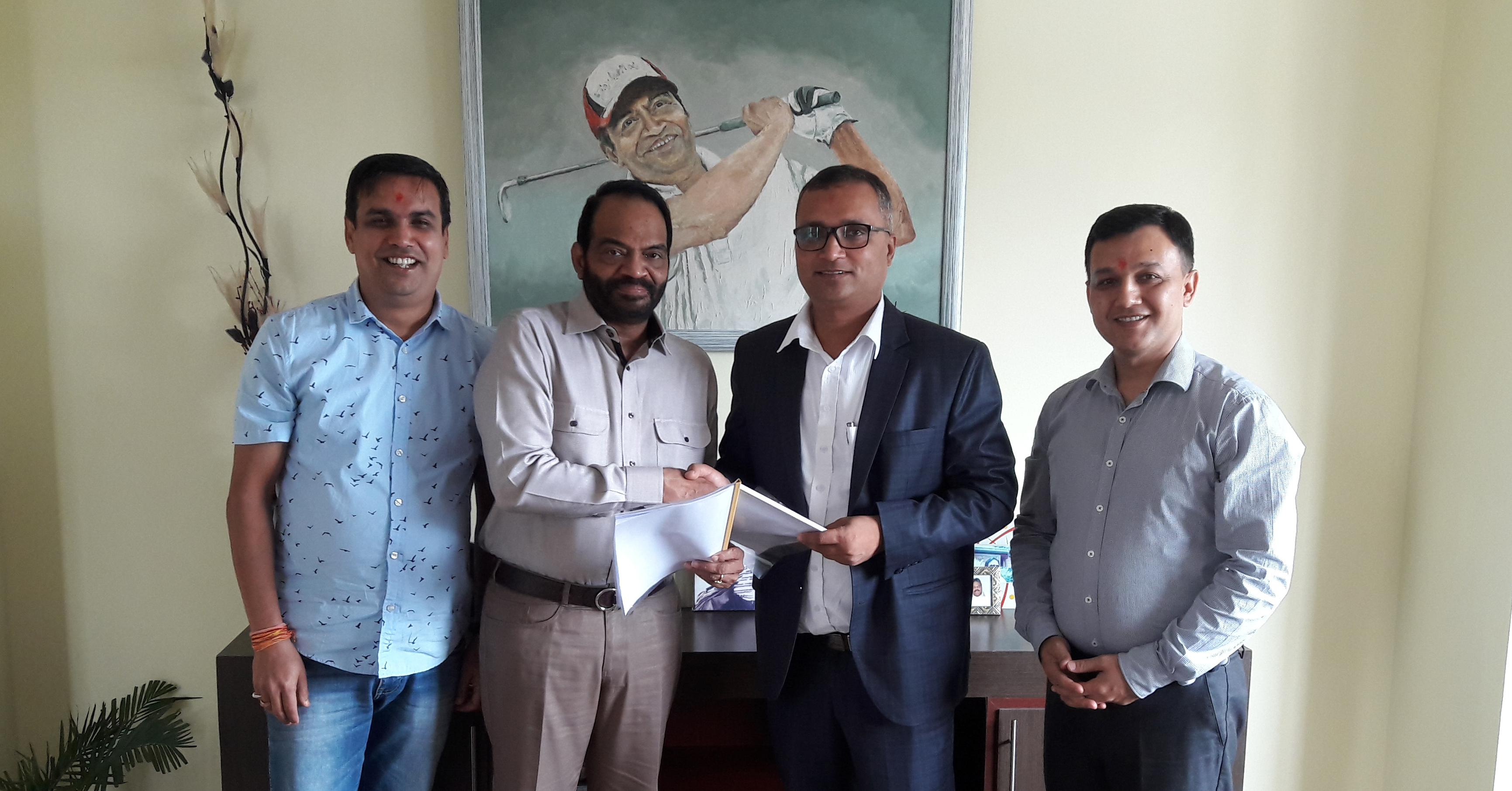 प्रिमियर इन्स्योरेन्स र भरतपुर स्थित पुरानो मेडिकल कलेज बिच बीमा सेवा प्रदान गर्ने सम्झौता