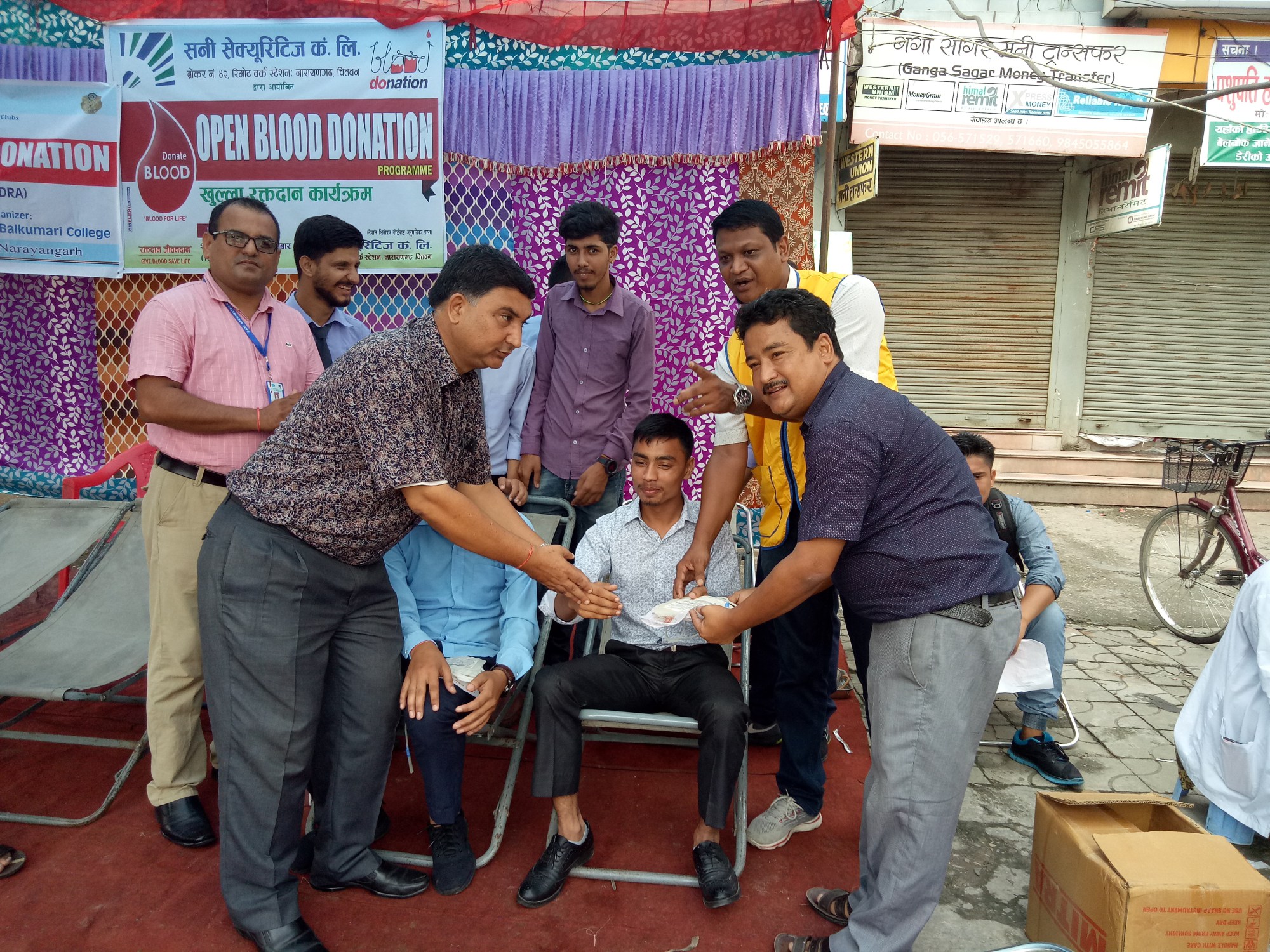 शेयर ब्रोकर सनी सेक्युरिटिजको आयोजनामा नारायणगढमा खुला रक्तदान कार्यक्रम सम्पन्न