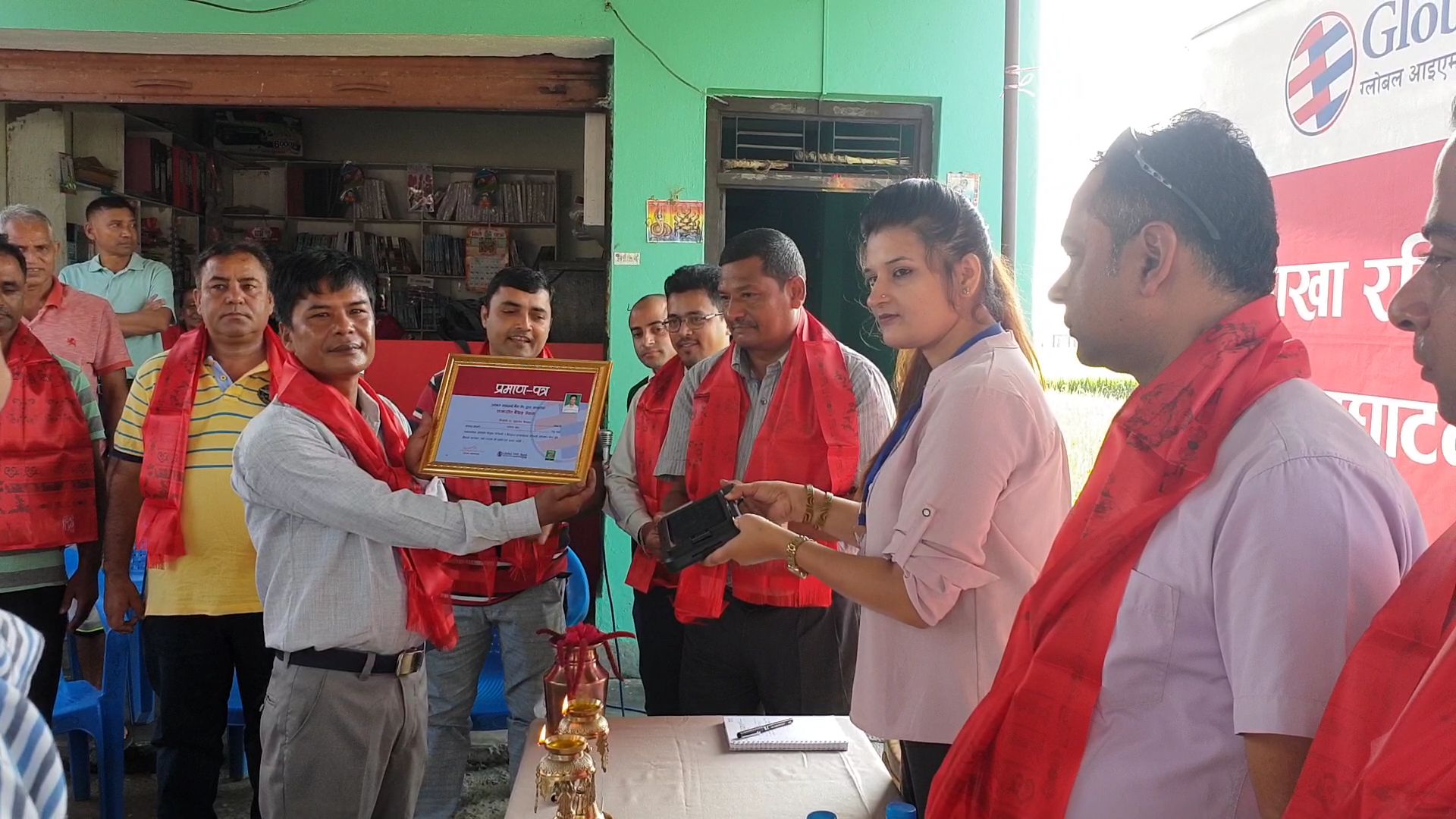 ग्लोबल आइएमई बैंकले  चितवनको कुमरोजमा १०३ औँ  शाखारहित बैंकिङ्ग सेवा