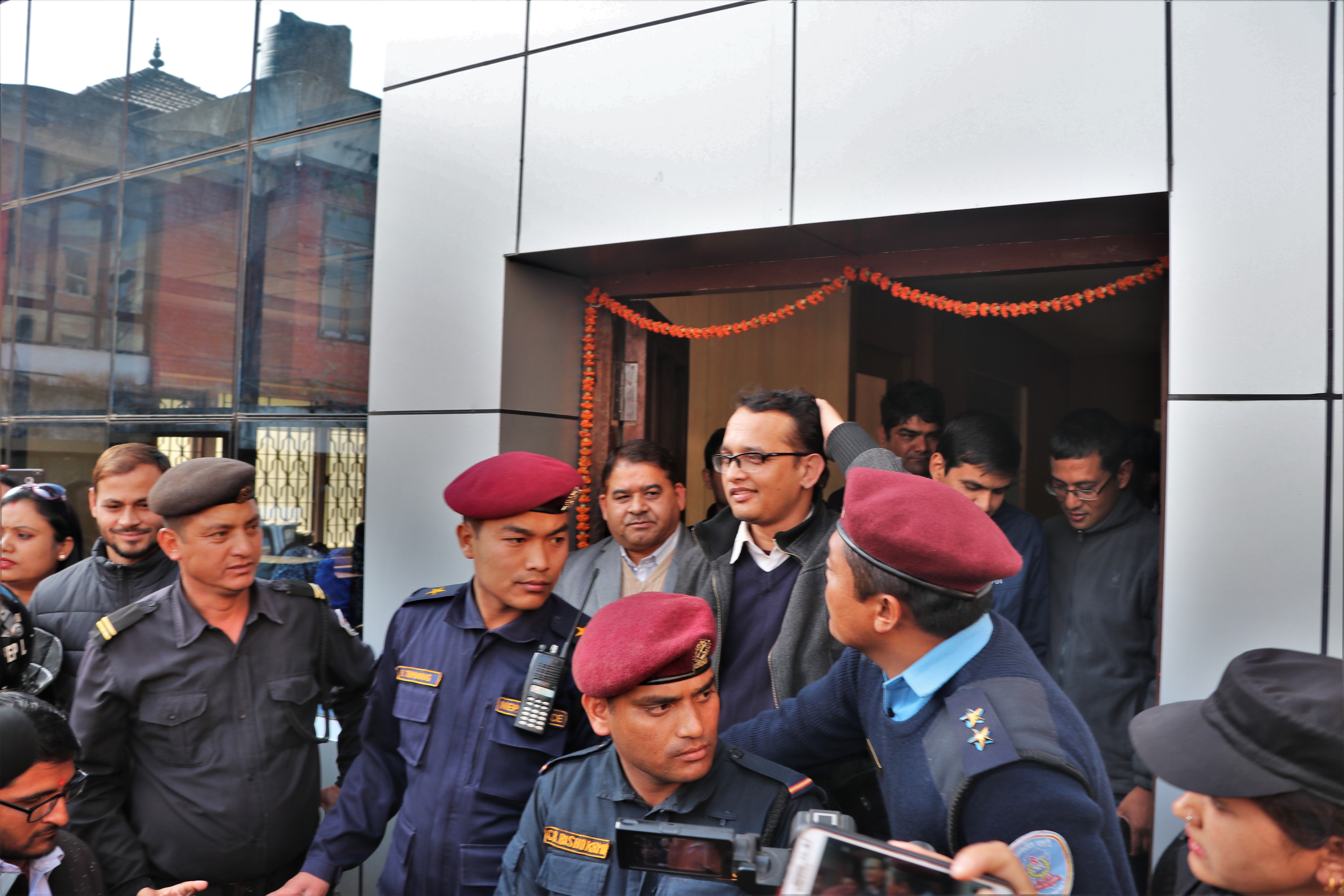 नेप्से  घेराउ गर्दै लगानीकर्ता (फोटोमा हेर्नुहोस् )