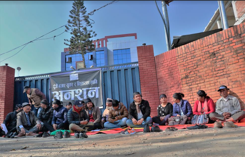 दोस्रो दिन पनि लगानीकर्ताहरुको अनसन जारी ,३ बुँदे माग थप