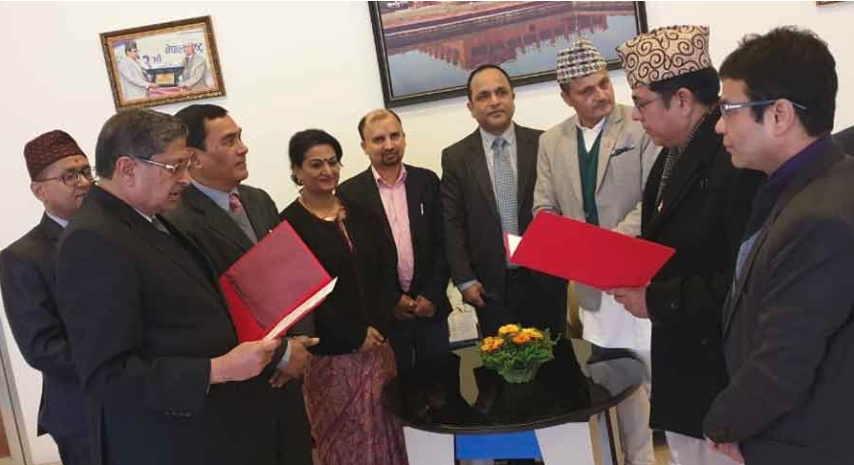 गर्भनरबाट लिए सनराईज बैंकका अध्यक्ष मोतिलाल दुगडले सपथ ग्रहण