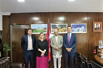 अर्थमन्त्री र बेलायती मन्त्रीबीच भेटवार्ता