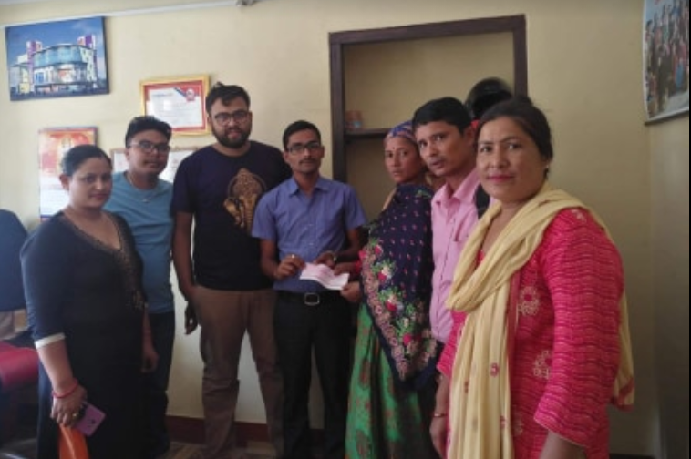 नेपाल लाईफद्धारा मृतक परिवारलाई बीमा बापतको १४ लाख हस्तान्तरण