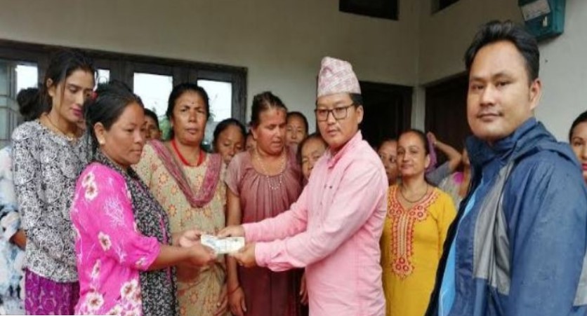 निर्धन उत्थान लघुवित्तद्धारा बीमा वापतको रकम हस्तान्तरण