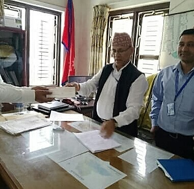 युनाईटेड इन्स्योरेन्सद्धारा पाँच लाख बीमा दावी भुक्तानी