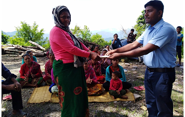 चौतारी लघुवित्तले दियो मृतकको परिवारलाई बीमा वापतको दाबी रकम