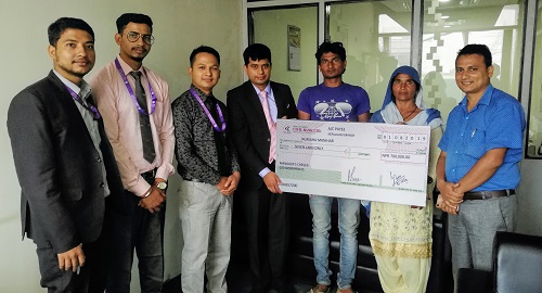 सिभिल बैंकद्धारा मृतकको परिवारलाई बीमा वापतको रकम हस्तान्तरण