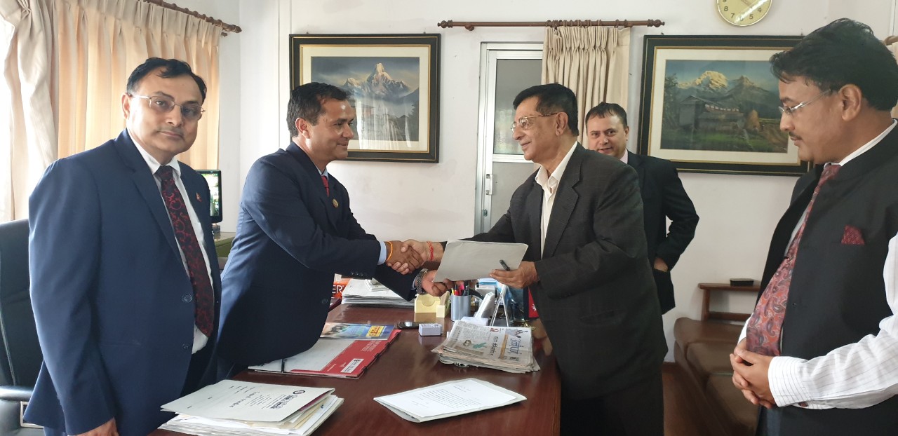 युनाईटेड इन्स्योरेन्सका नयाँ अध्यक्ष कार्कीले लिए शपथ