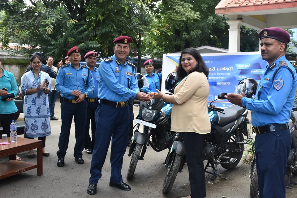 सिटिजन्स बैंकद्वारा महानगरीय प्रहरी परिसर ललितपुरलाई ३ थान मोटरसाइकल हस्तान्तरण
