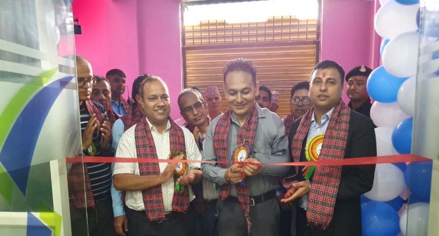 चितवनको विकास चोकमा सिन्धु विकास बैंकको शाखा