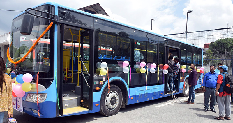 २०% भाडा छुट दिएर विद्युतीय बस सञ्चालनमा, अत्याधुनिक सुविधासँगै बीमा पनि