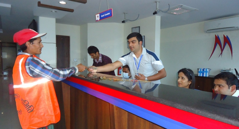 बैंकका कर्मचारीको तलब बढ्दै, बीमाका कर्मचारीको कहिले बढ्ला ?