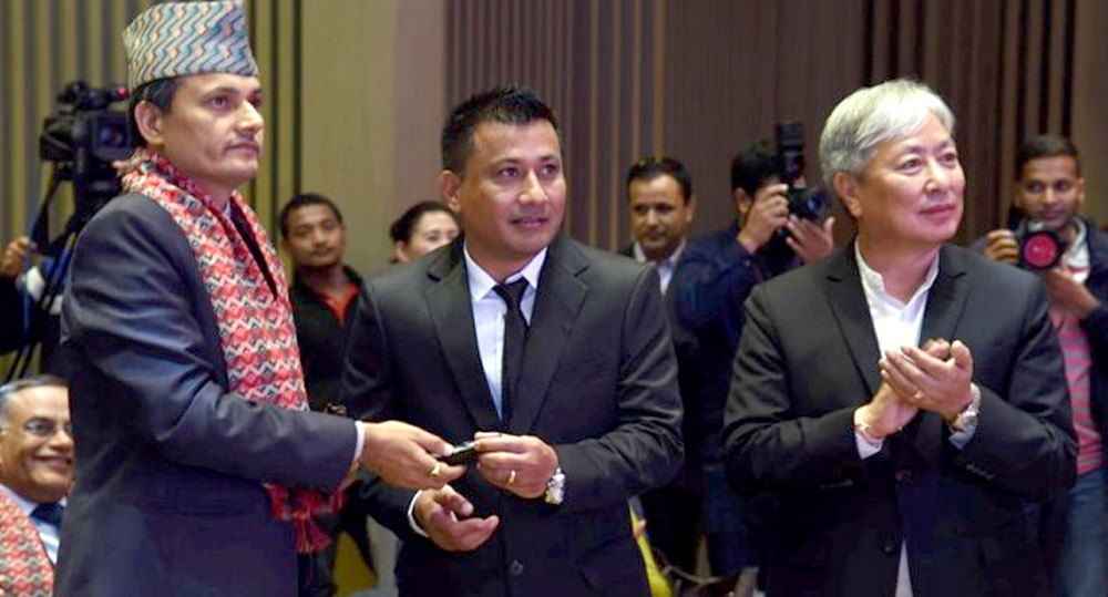 १८ बैंकको एटिएम ध्वस्त पारेपछि नेप्स संकटमा, प्रभु बैंकका भट्टचनले भित्राए ‘कन्ट्याक्टलेस कार्ड’