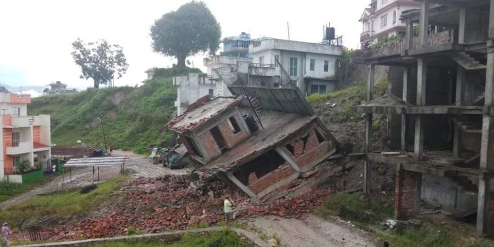 मनोहरामा बन्दाबन्दै पक्की घर भत्कियो, कति भयो क्षति ?