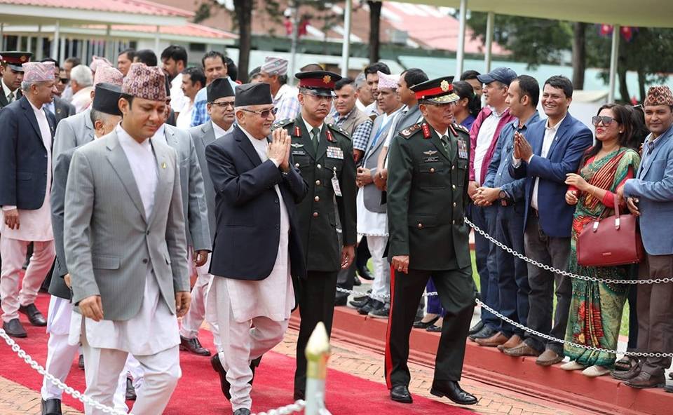 प्रधानमन्त्री ओली काठमाडौंमा अवतरण, स्वास्थ्य भएर फर्किए