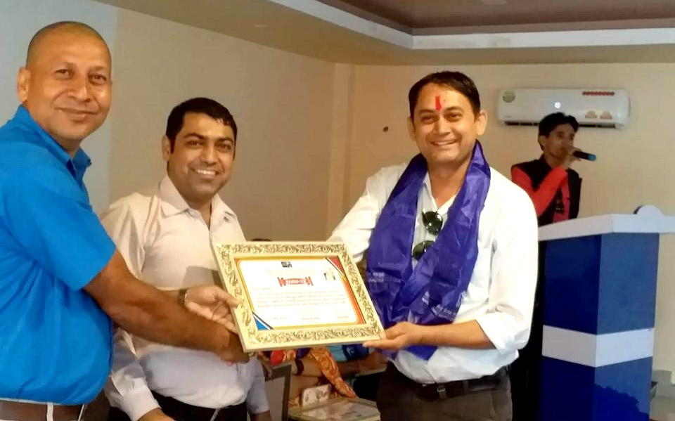 नेशनल लाईफ नेपालगन्ज शाखाद्वारा उत्कृष्ट एजेन्सीलाई सम्मान