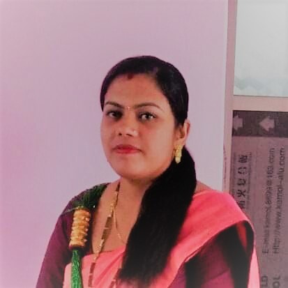 अंग्रेजीमा मास्टर्स सुष्मा बीमा पढाउँदै, व्यापार गर्दै