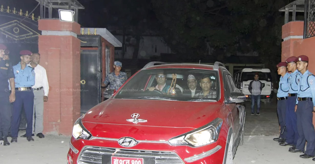 बलात्कार अभियोगमा निवर्तमान सभामुख महरा पक्राउ, महरा पक्रन बालुवाटार छिर्यो प्रहरी