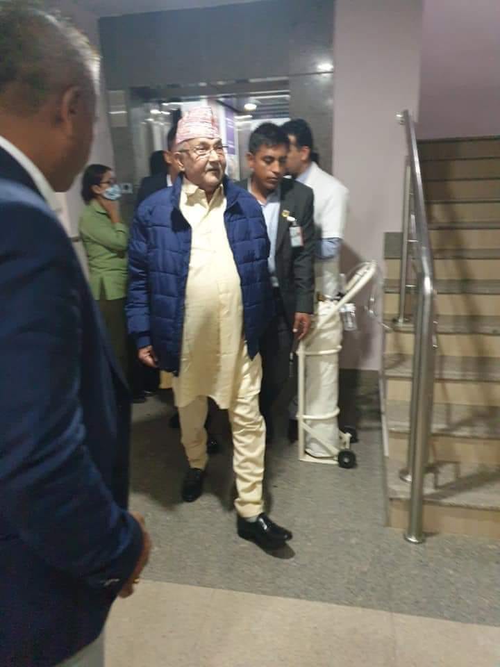 प्रधानमन्त्री ओलीको स्वास्थ्यबारे अनेक टिप्पणी, नेपालमा २३ वर्षदेखि डायलासिस गर्दै बाँचेको यस्तो छ उदाहरण