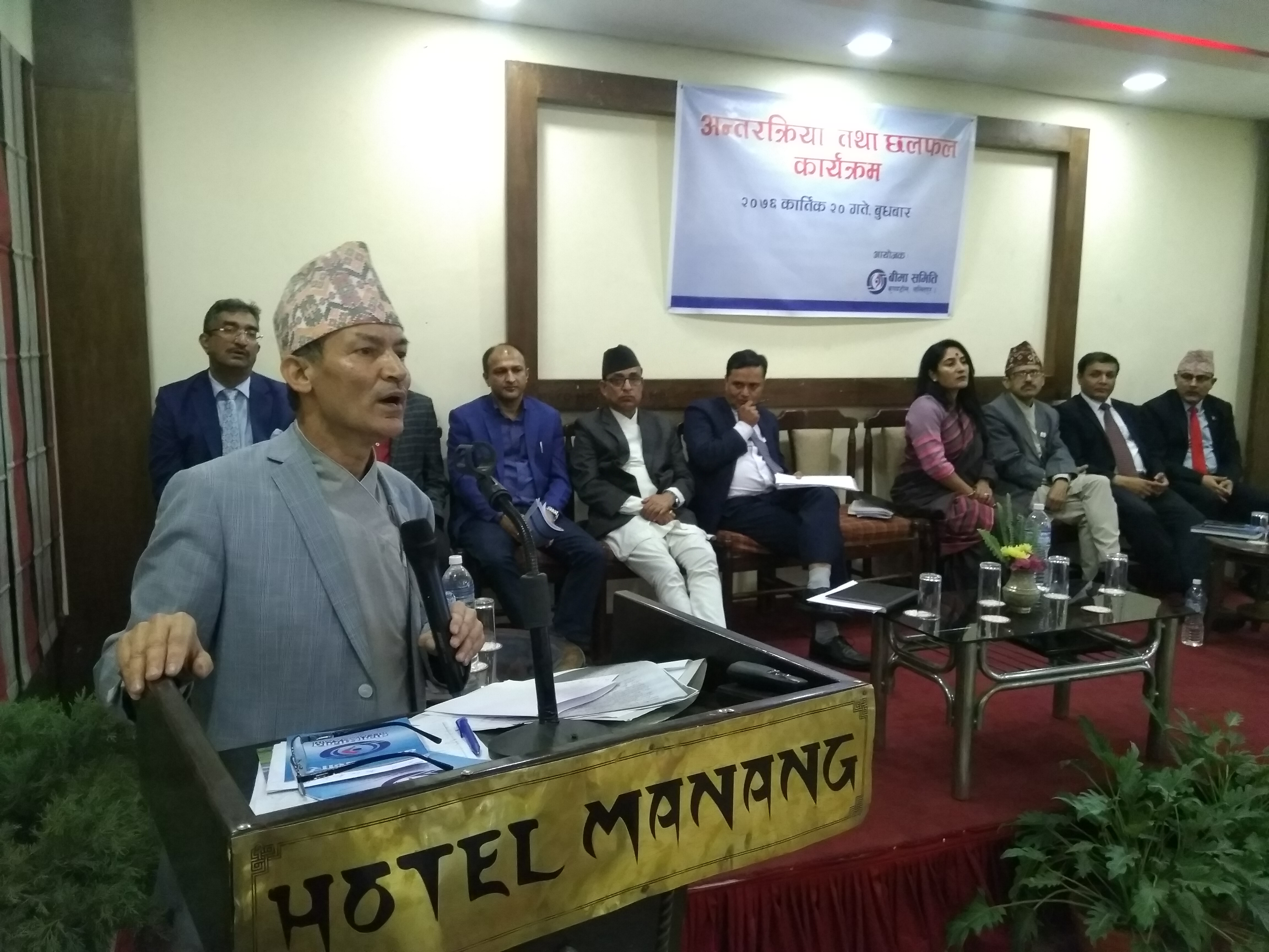 सूचना आयाेग, बीमा समिति र बीमा कम्पनीका उच्च अधिकारीबीच छलफल, सूचना अधिकारीकाे फाेटाेसहितकाे बाेर्ड राख्न निर्देशन