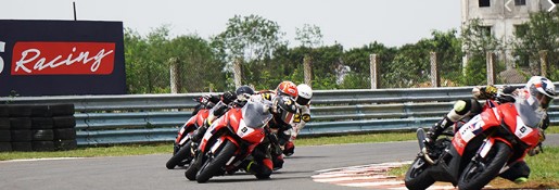 टिभीएस अपाचे रेस ट्रयाकको लागि छनौट