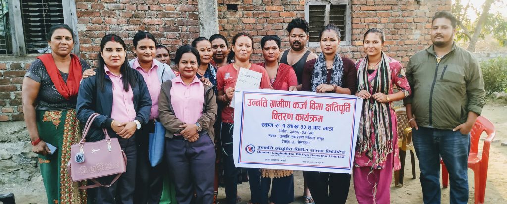 उन्नति लघुवित्तद्धारा मृतकको परिवारलाई बीमा वापतको रकम हस्तान्तरण