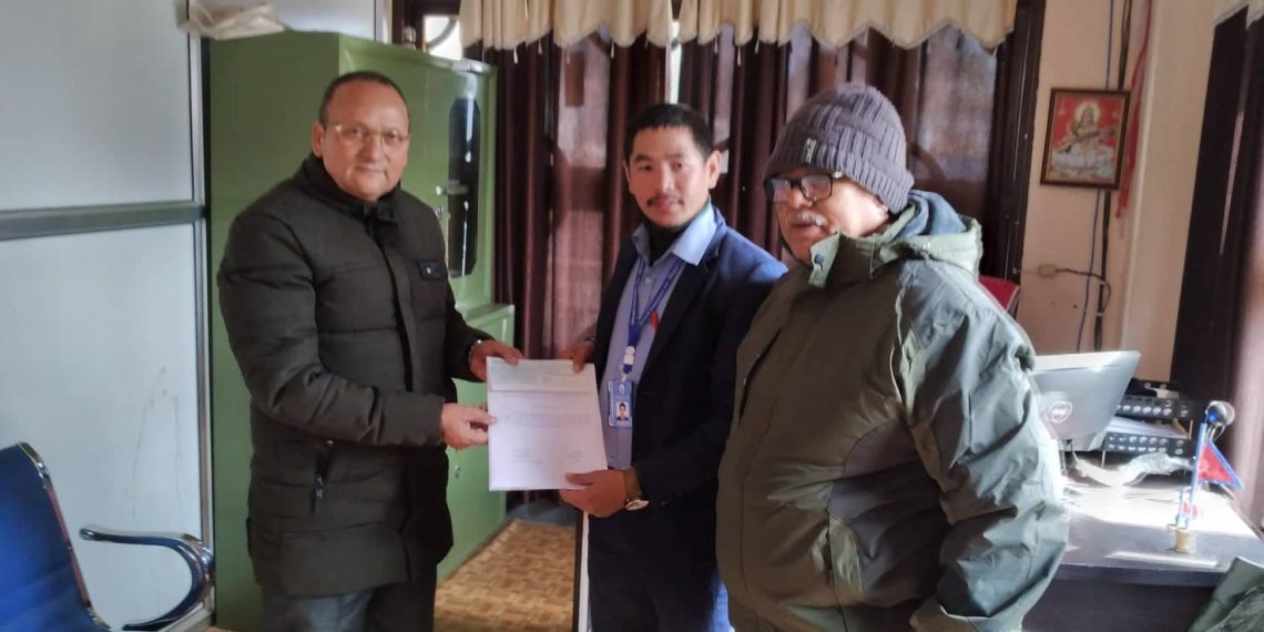 युनाइटेड इन्स्योरेन्सद्धारा मृतकको परिवारलाई बीमा वापतको रकम हस्तान्तरण