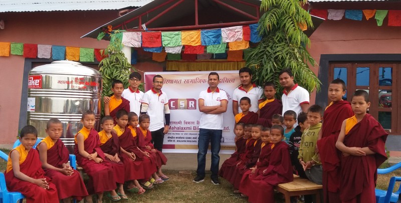 महालक्ष्मी विकास बैंकद्धारा पानी ट्याङकी वितरण