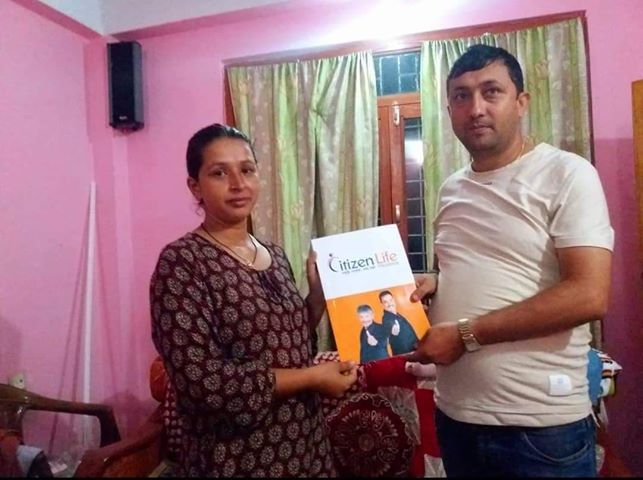 बैवाहिक बर्षगाठमा ३० लाखको ‘जीवन सारथी’ उपहार