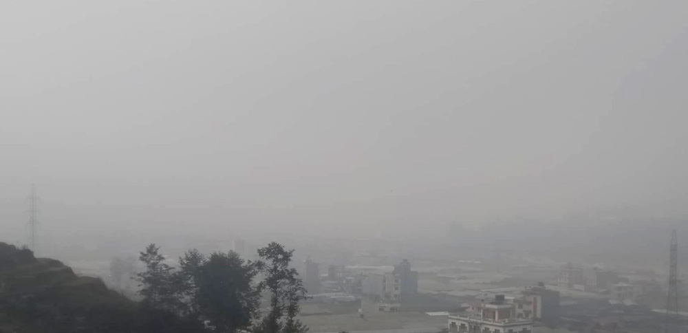 काठमाडौं हुस्सुले छोपियो, हवाई उडान अबरुद्ध