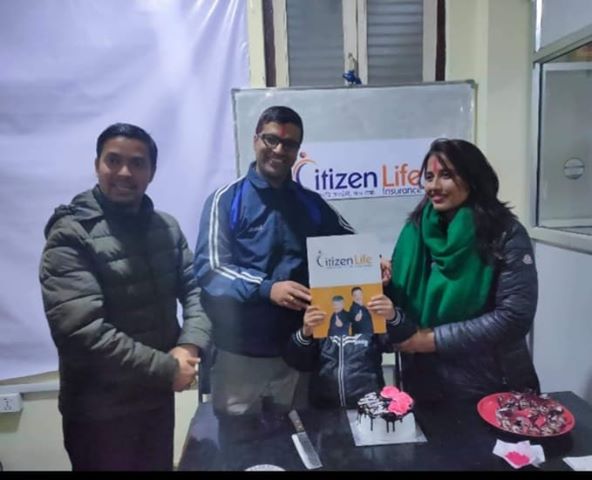 वैवाहिक वर्षगाँठमा ४० लाखको बीमा पोलिसी उपहार