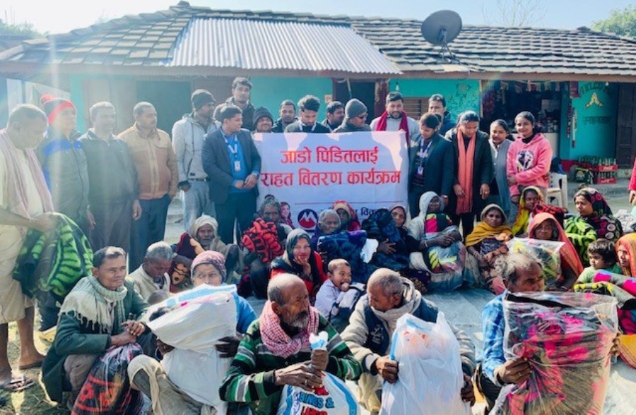 मुक्तिनाथ विकास बैंकद्धारा शीत लहर पिडितलाई सहयोग