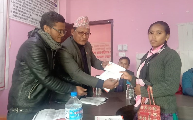 यूनियन लाइफद्धारा १४ लाख रुपैयाँ बीमा दाबी भुक्तानी