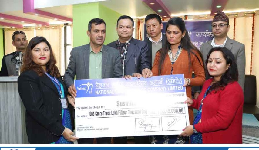 नेशनल लाइफद्धारा एक करोड रुपैयाँ मृत्यु दाबी भुक्तानी