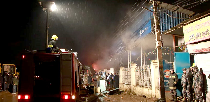 ललितपुरस्थित बजाज सर्भिसिङ सेन्टरमा आगोलागी, करोडौंको क्षति