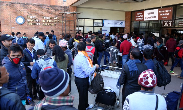 २५ लाखभन्दा बढि युवा विदेशमा, जम्मा १६ लाखको मात्रै म्यादी बीमा