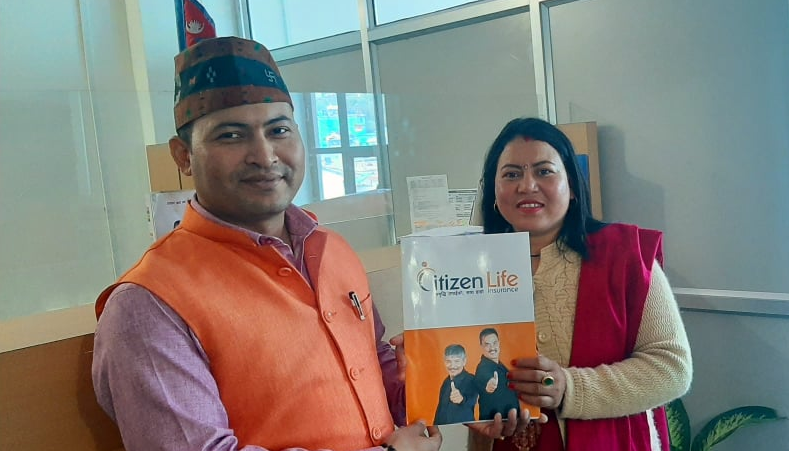 बैवाहिक बर्षगाँठमा ५० लाखको बीमा पोलिसी उपहार