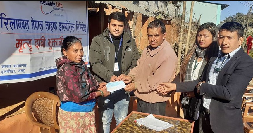 रिलायबल लाइफ इन्स्योरेन्सद्धारा मृतकको परिवारलाई दाबी भुक्तानी