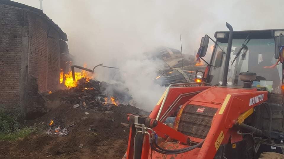 चितवनस्थित रोयल फर्निचरमा आगलागी