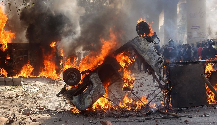 नयाँ दिल्लीमा सयौं सवारी साधन र सम्पत्तिमाथि आगजनि, करोडौं क्षतिको भार बीमा कम्पनीमाथि पर्यो