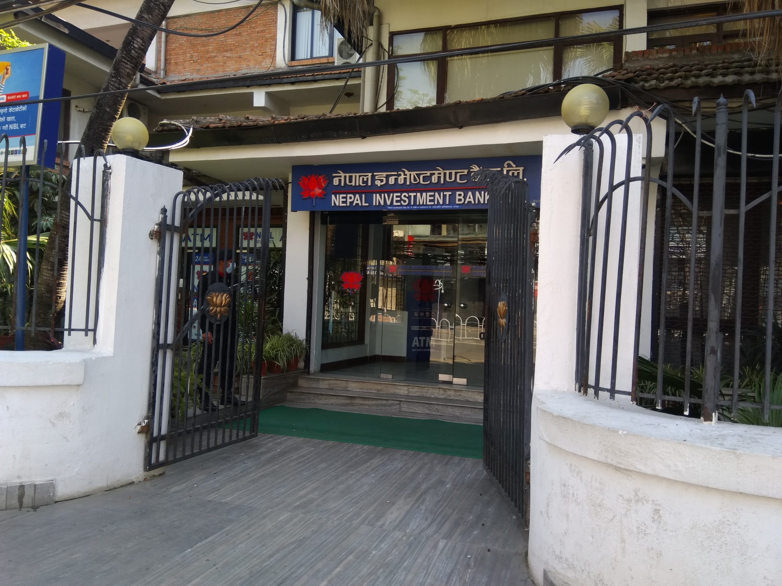 भोलिदेखि बैंकहरु खुल्ने, पास वितरण गरेर बैंकका कर्मचारीलाई हिड्न दिइने