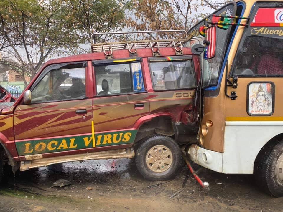 भक्तपुरमा छ वटा सवारी आपसमा ठोक्किर दुर्घटना, एक दर्जन घाइते