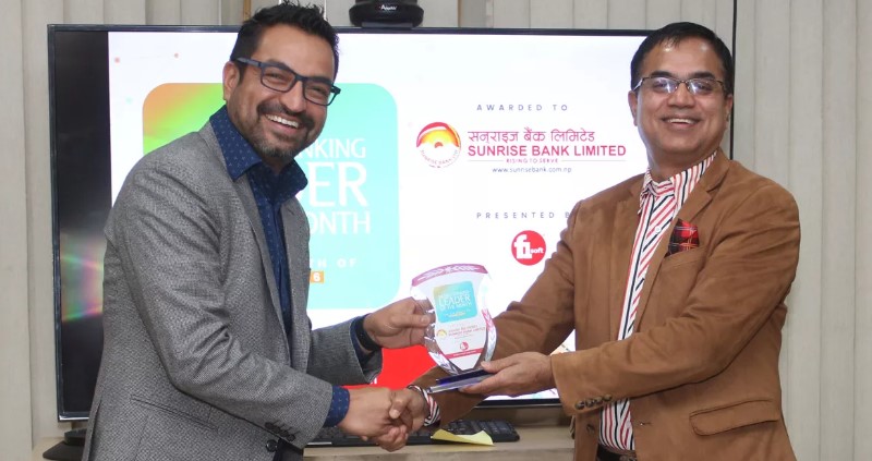 सनराइज बैंक मोबाइल बैंकिङ लिडरको अवार्डबाट सम्मानित