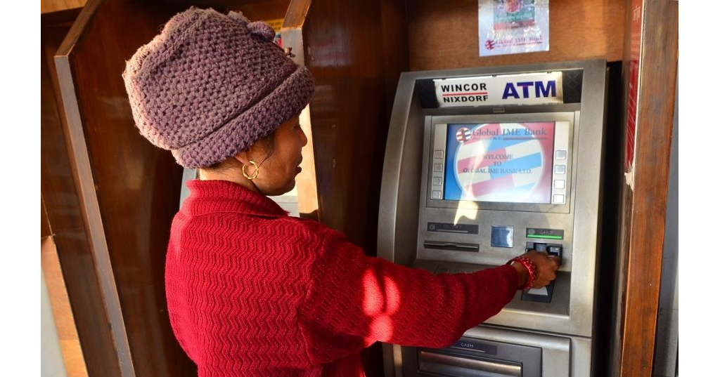 सर्वसाधारणले नगद झिक्न थालेपछि एटिएम मेशिनबाट तीन महिनामै बाहिरियो २ खर्ब ६० अर्ब रुपैयाँ